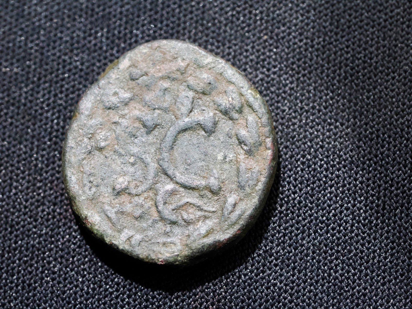 ELAGABALUS ae19 , 218-222 AD. SC in wreath. Eagle below,  Syria1