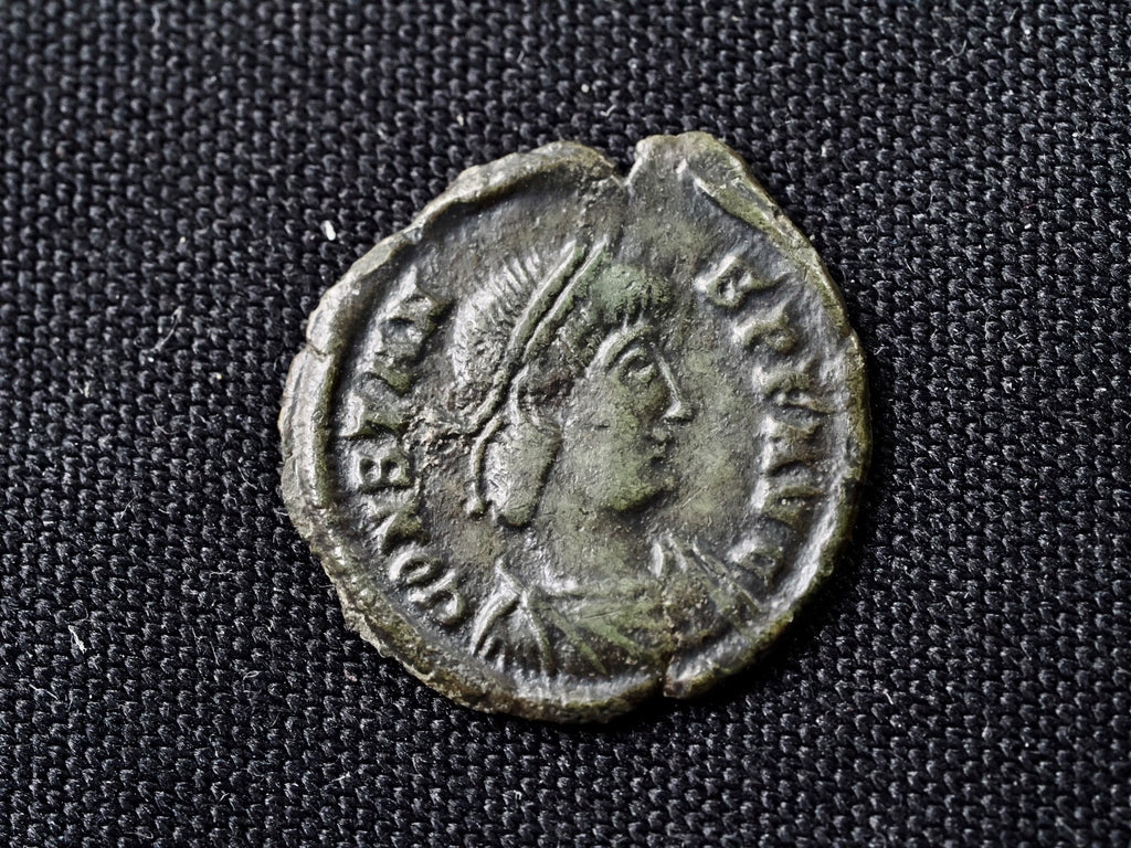 Constans Æ 3/4 Two Victories, D in field1