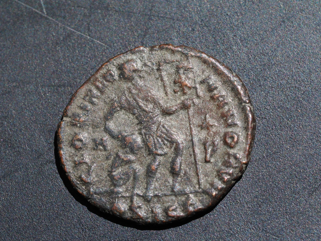 Gratian ae3  365-367 Emperor Dragging Captive  Siscia1