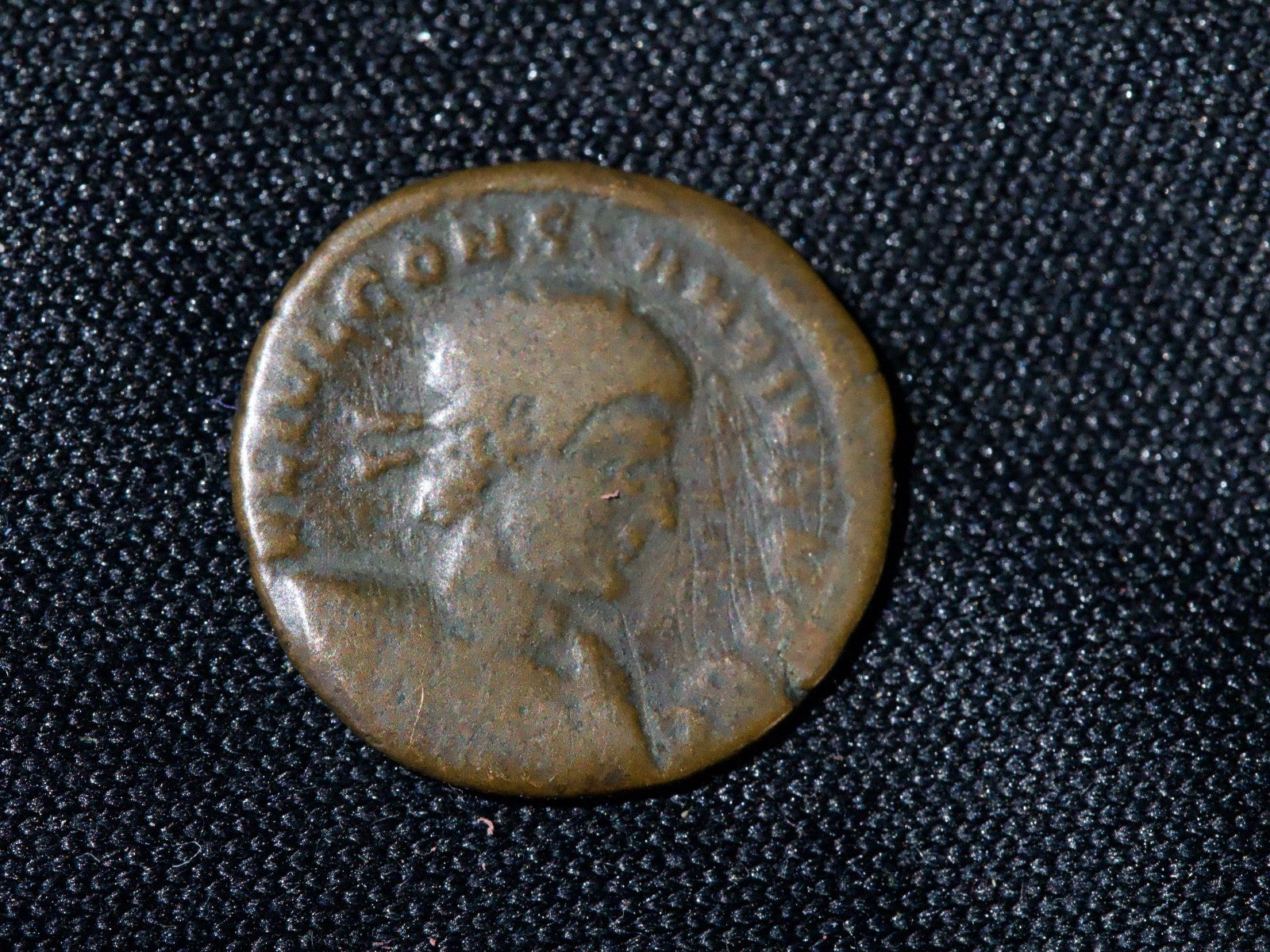 CONSTANTIUS II - ae3 Two soldiers and two standad-Trier0