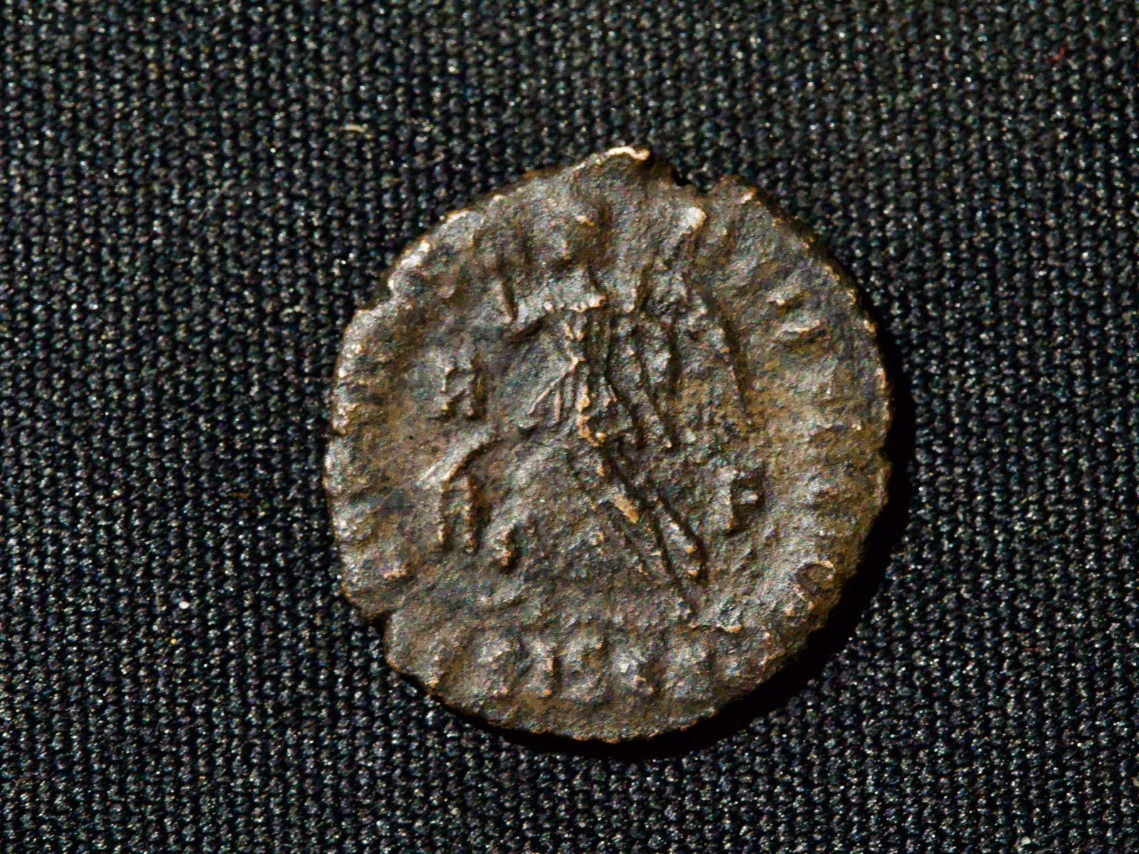 VALENTINIAN I 367AD Siscia Victory1