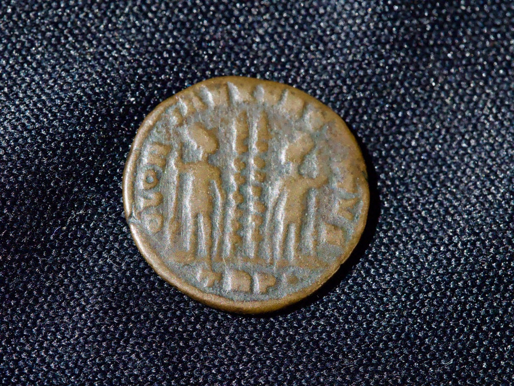 CONSTANTIUS II - ae3 Two soldiers and two standad-Trier1