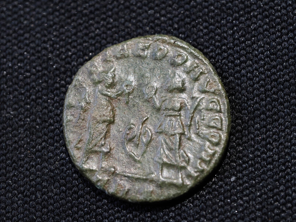 Constans Æ 3/4 Two Victories, palm leaf  in field-high grade UK find1