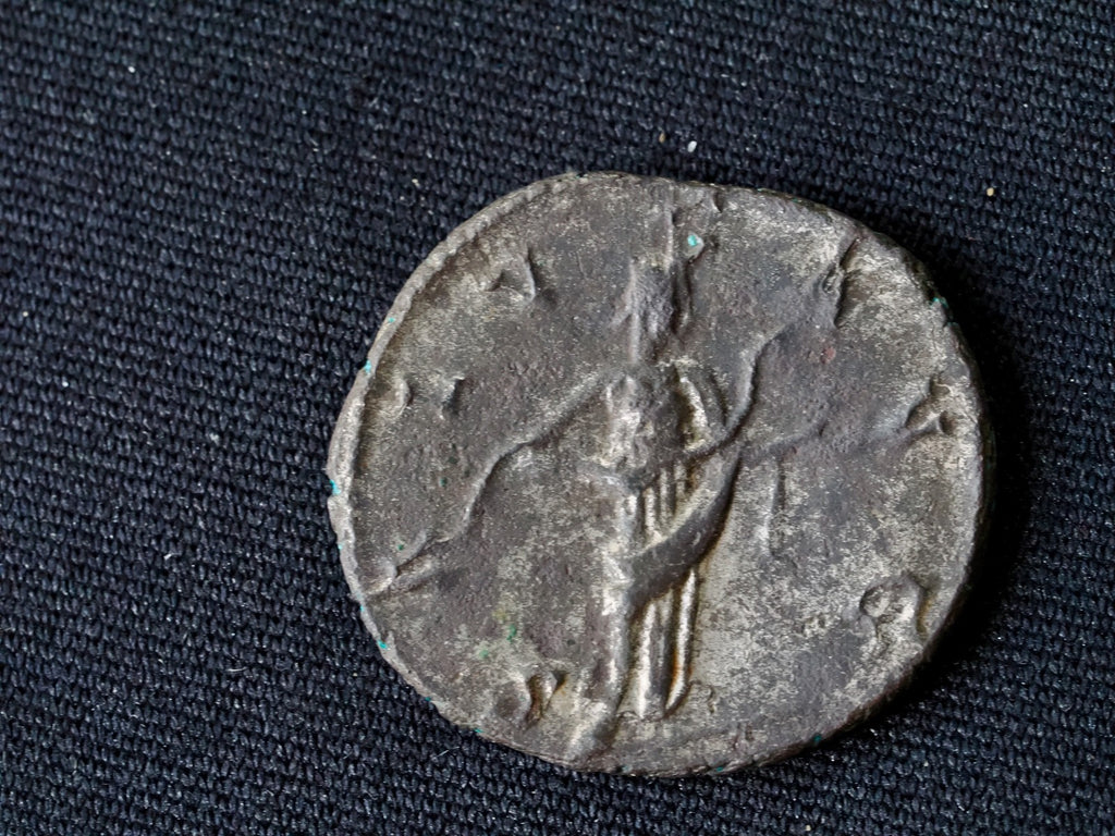 Victorinus (269-271 A.D.) Antoninianus, Salus1