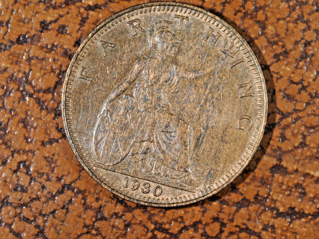 1930 KING GEORGE V FARTHING, high grade with lustre0