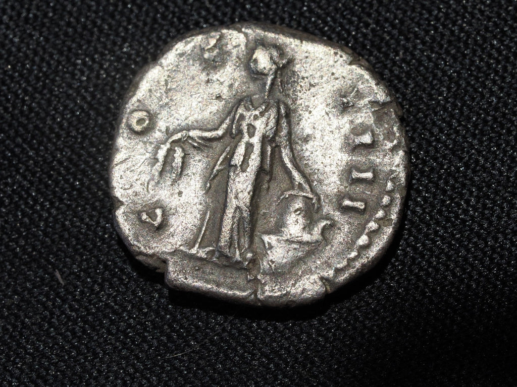 Antoninus Pius,  Denarius.Salus feeding snake on altar1