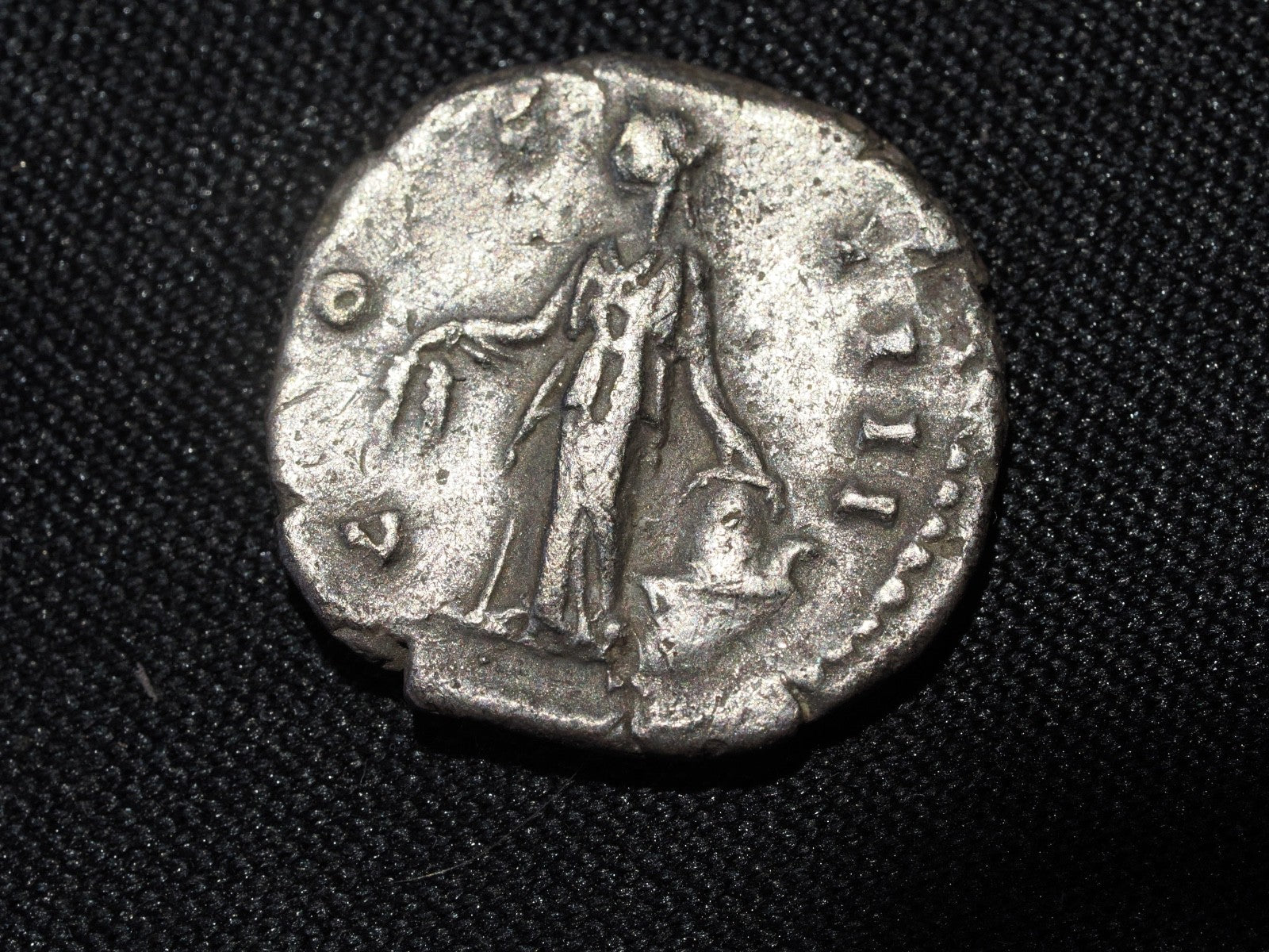 Antoninus Pius,  Denarius.Salus feeding snake on altar1