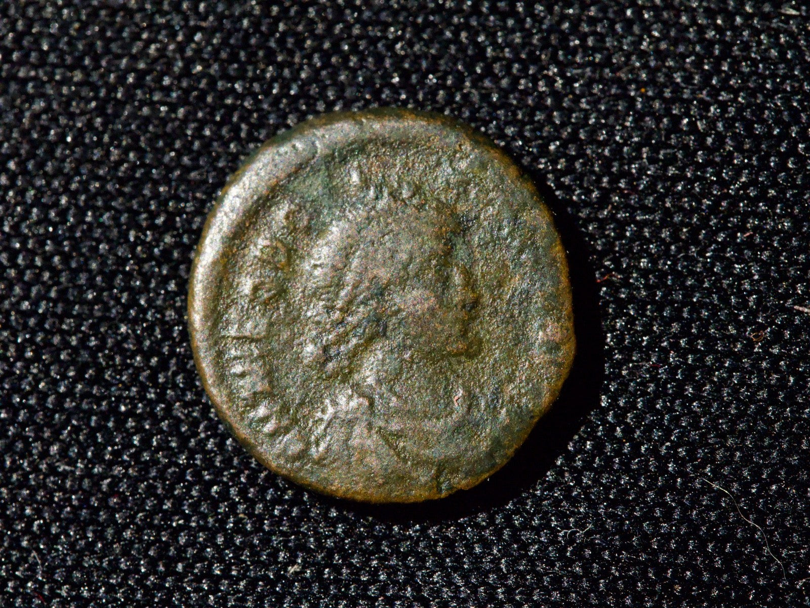 THEODOSIUS I, 379- 395 AD. AE 4.VICTORY DRAGGING CAPTIVE REVERSE. Constantinople0