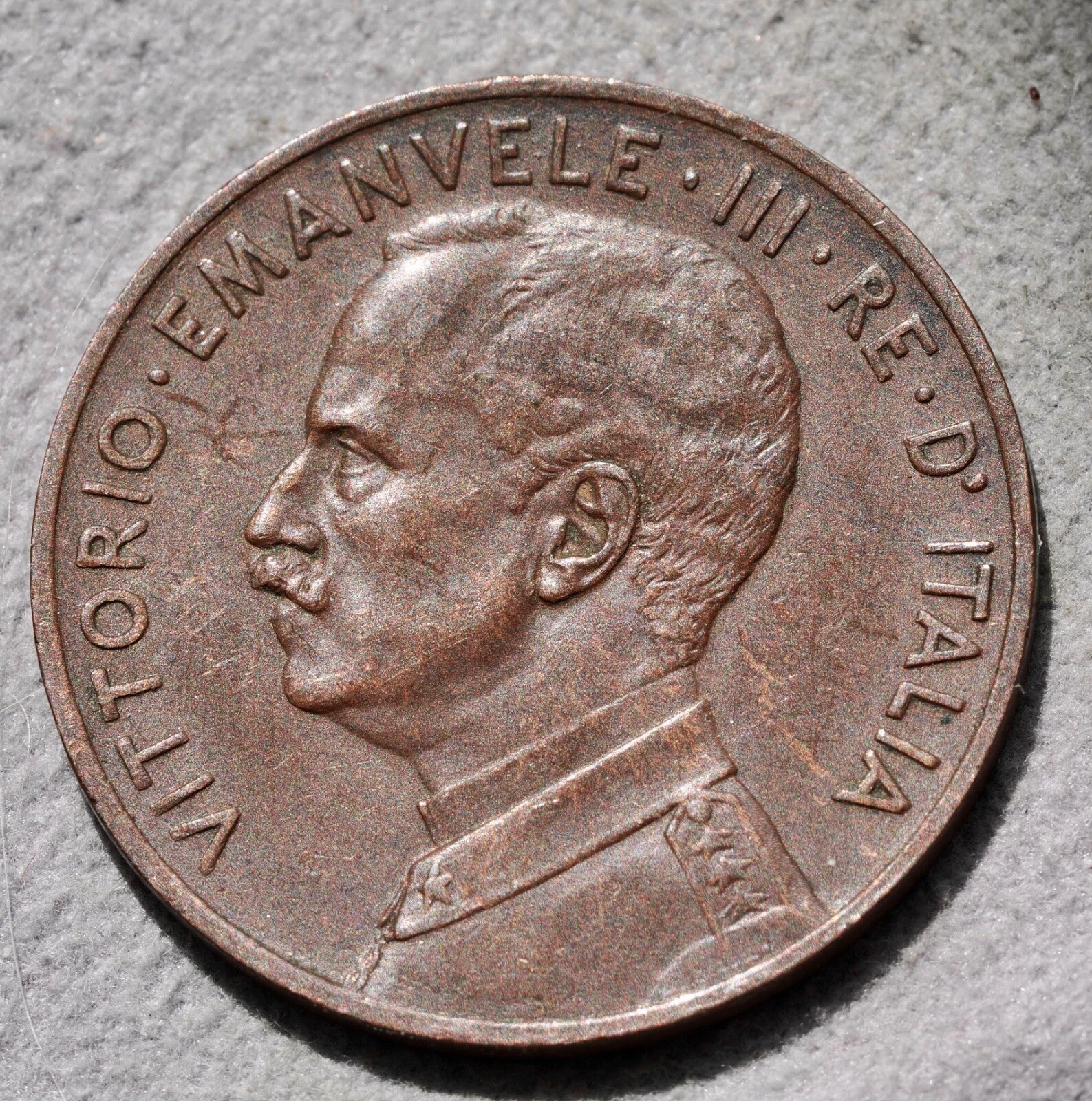 Italy 1918 bronze 5 centesimi-high grade0