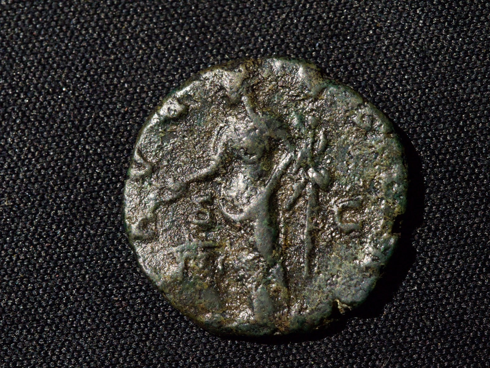 Diva Faustina  ae as AVGVSTA Vesta Palladium1