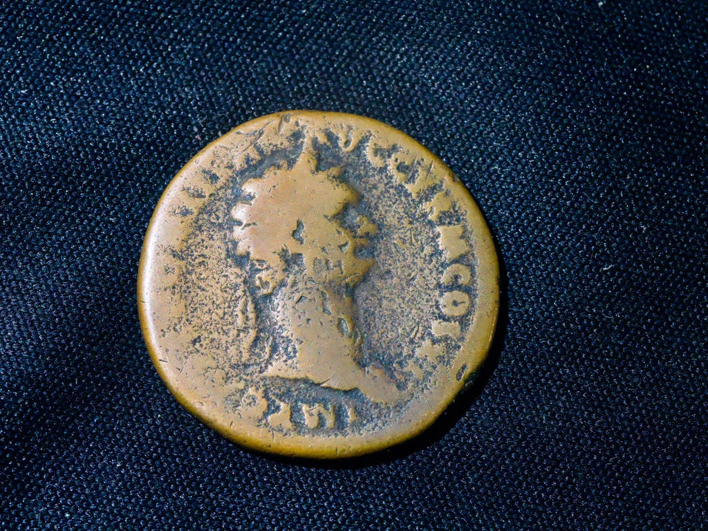 Domitian As, Salviti Avgvsti-altar0
