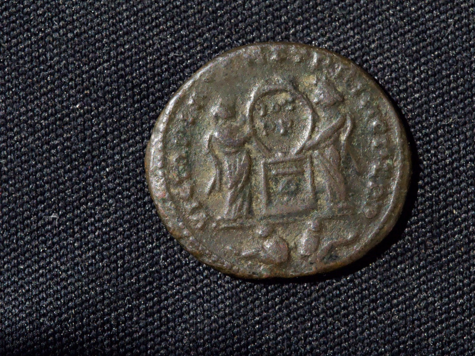 Constantine I  AE3 2 Victories placing shield on altar-2 captives in exergue0