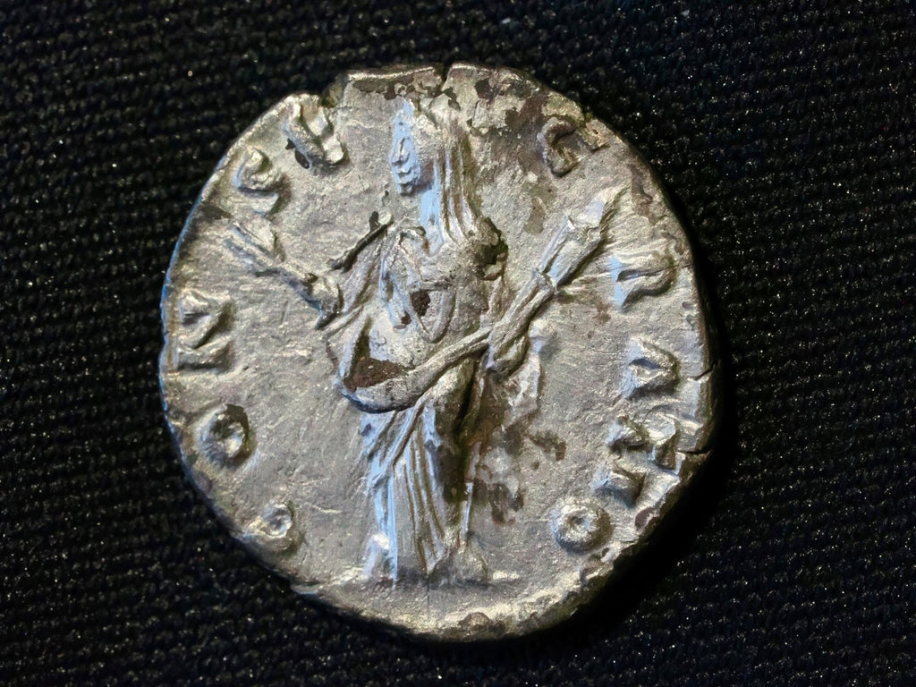 Faustina I denarius. Consecratio-Ceres1