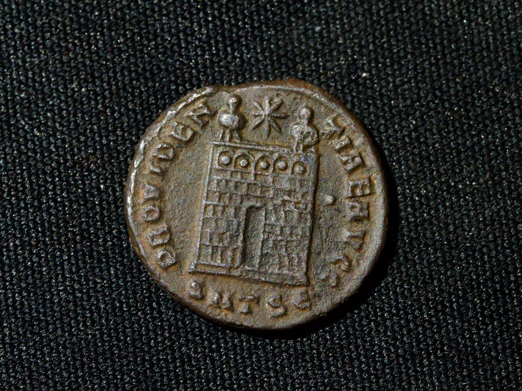Constantine I  AE3 Camp gate SMTSE in Exergue0