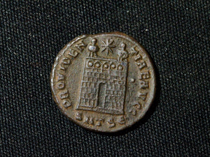 Constantine I  AE3 Camp gate SMTSE in Exergue