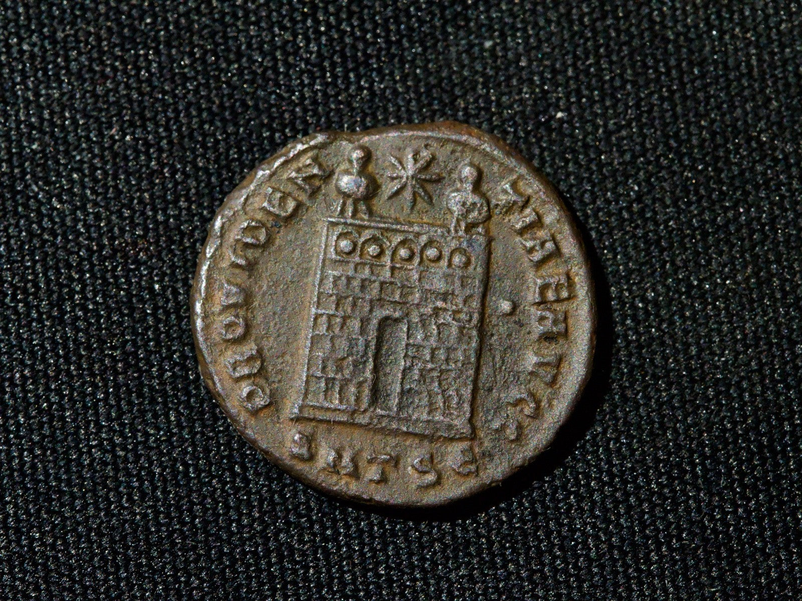 Constantine I  AE3 Camp gate SMTSE in Exergue0