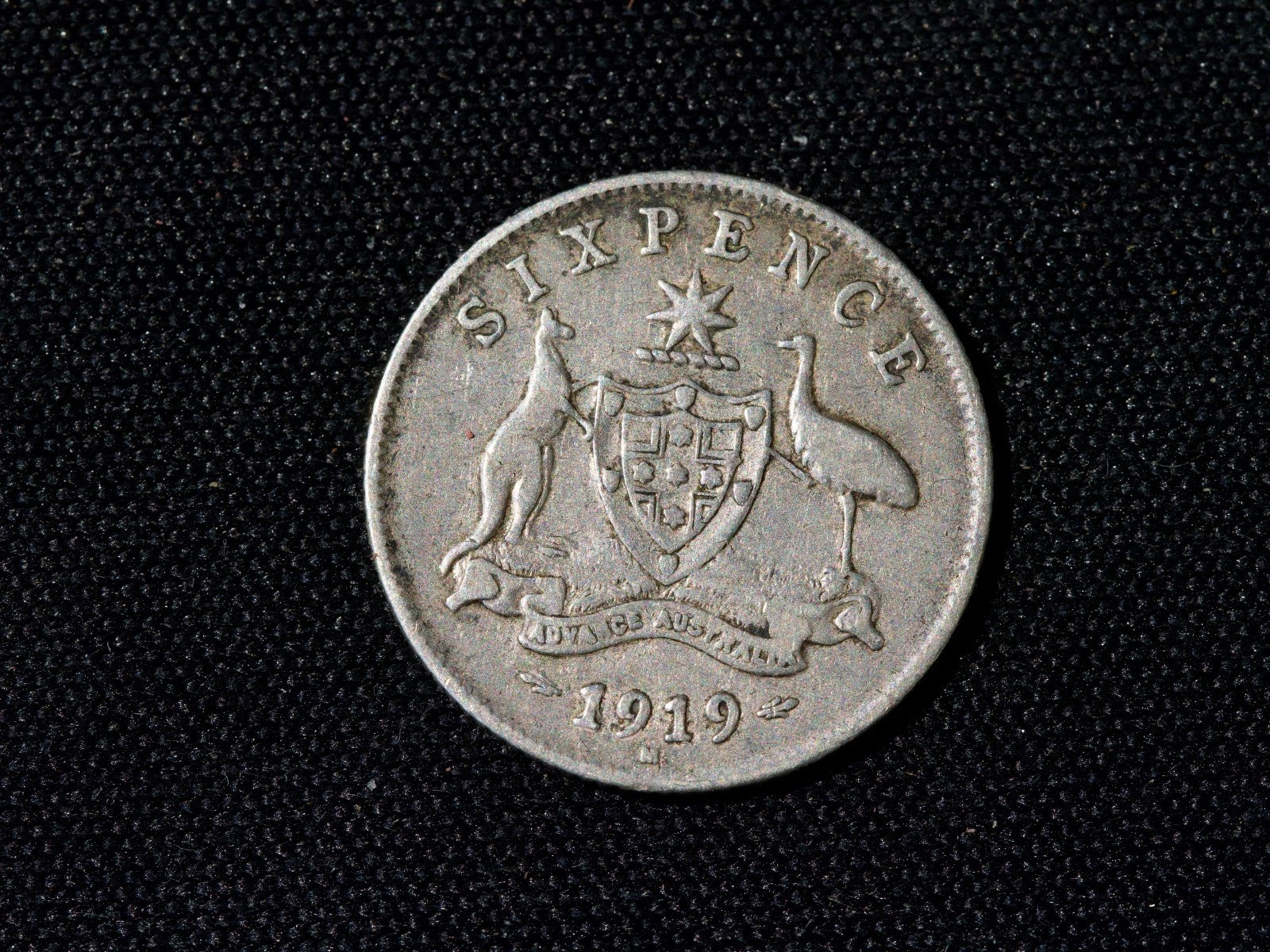 1919 M Australia sixpence0