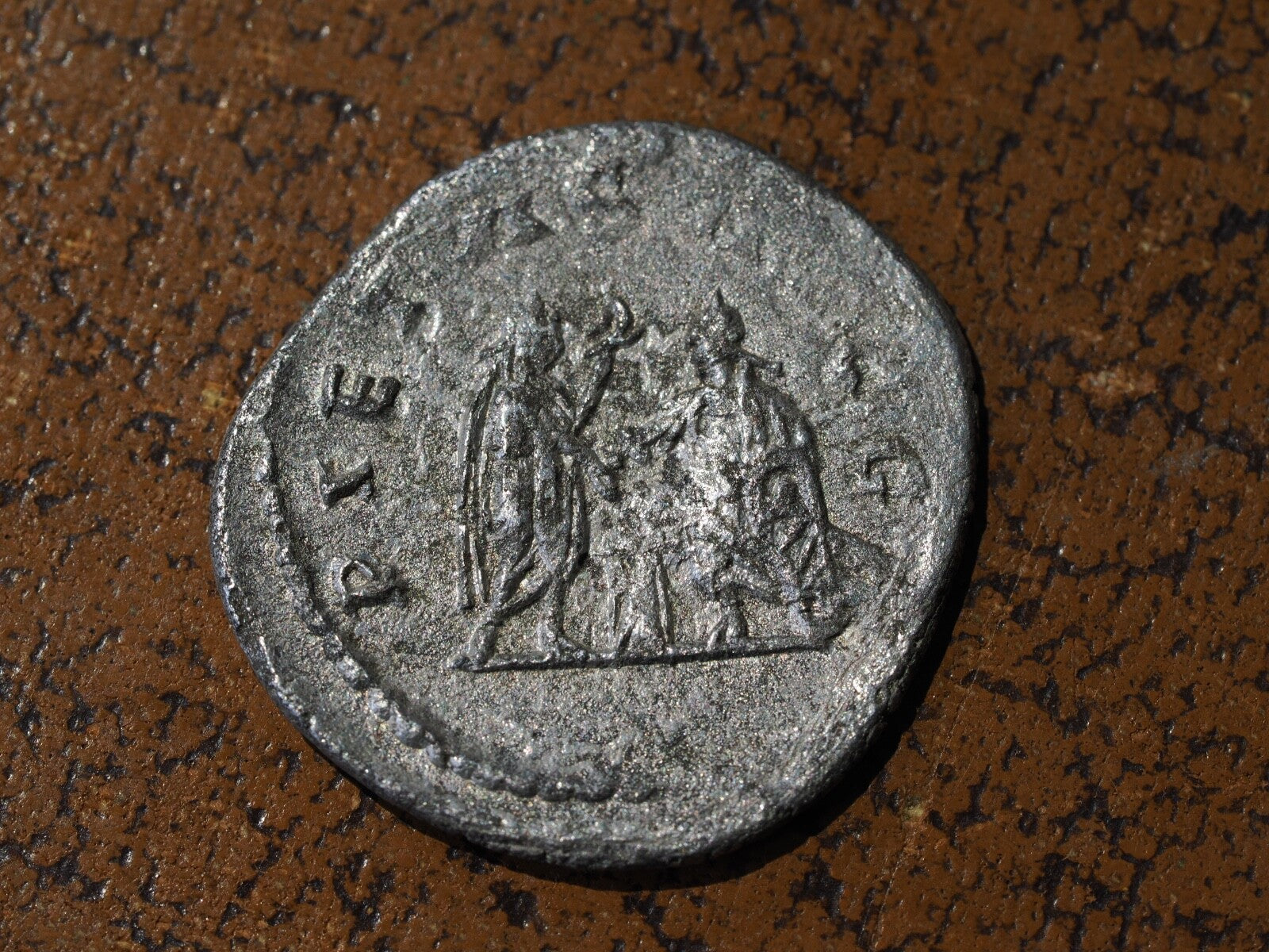 ROMAN. VALERIAN I (253-260 A.D). BILLON  ANTONINIANUS. Pietas1