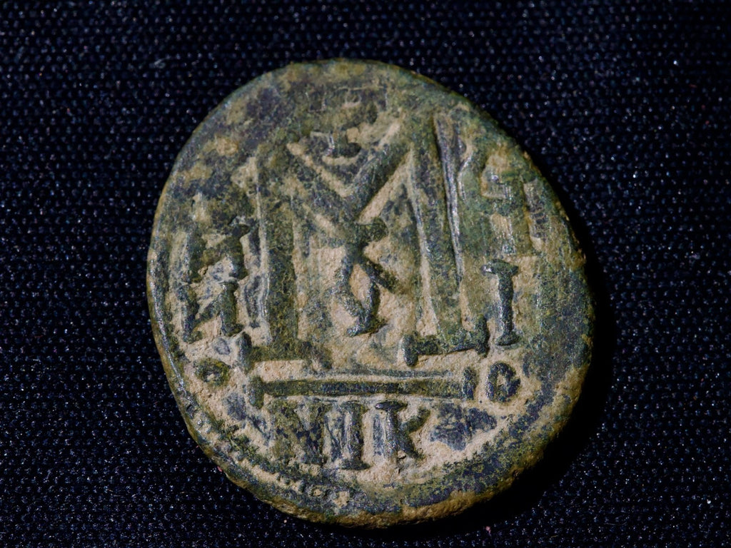 Justin II 565-578AD, Æ Follis Nicomedia mint, Year 7-AD 571-720