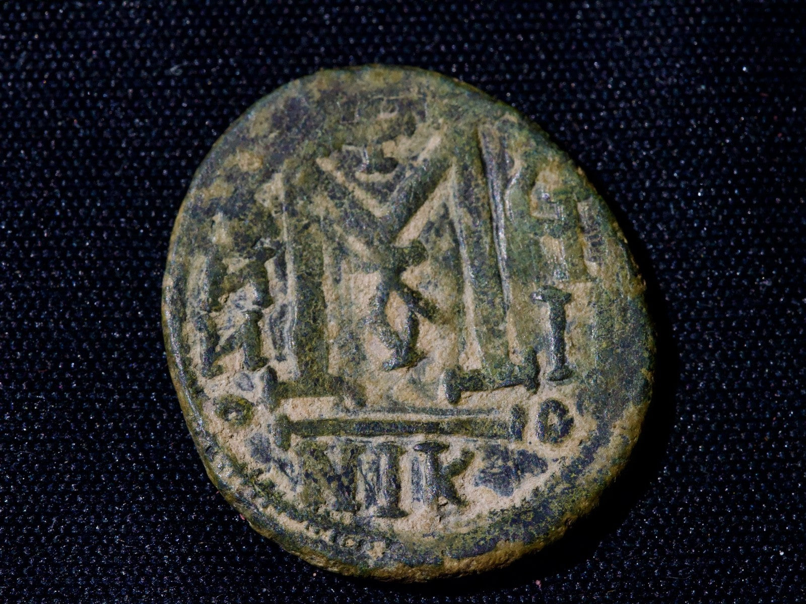 Justin II 565-578AD, Æ Follis Nicomedia mint, Year 7-AD 571-720