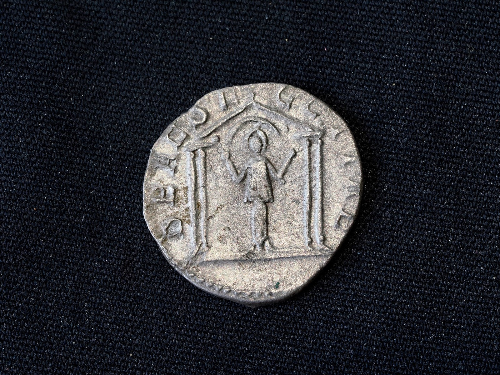 Salonina Antoninianus, Segetia temple0