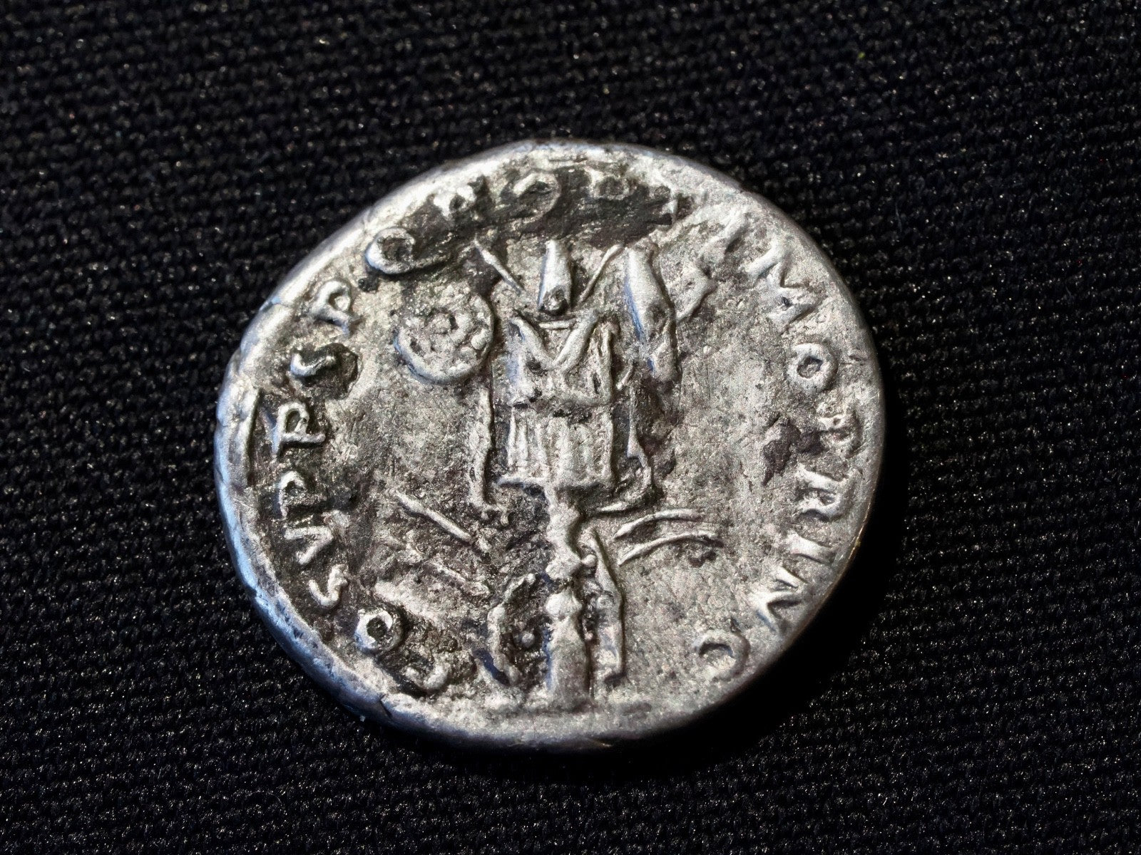 Trajan denarius-Trophy reverse.1