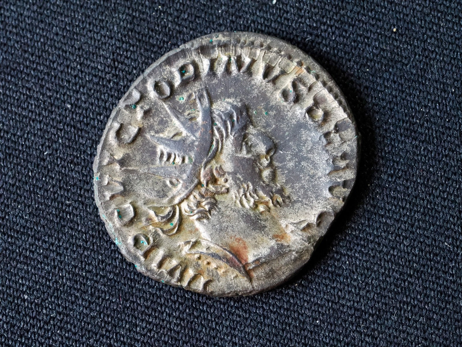 Victorinus (269-271 A.D.) Antoninianus, Salus0