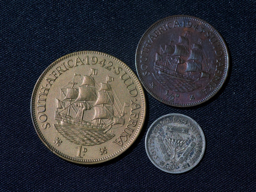 3 SOUTH AFRICA coins, 1/2 penny 1943, penny 1942, silver 3d 19341