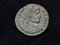 Constans Æ 3/4 2 soldiers and standard-Trier-high grade UK find0