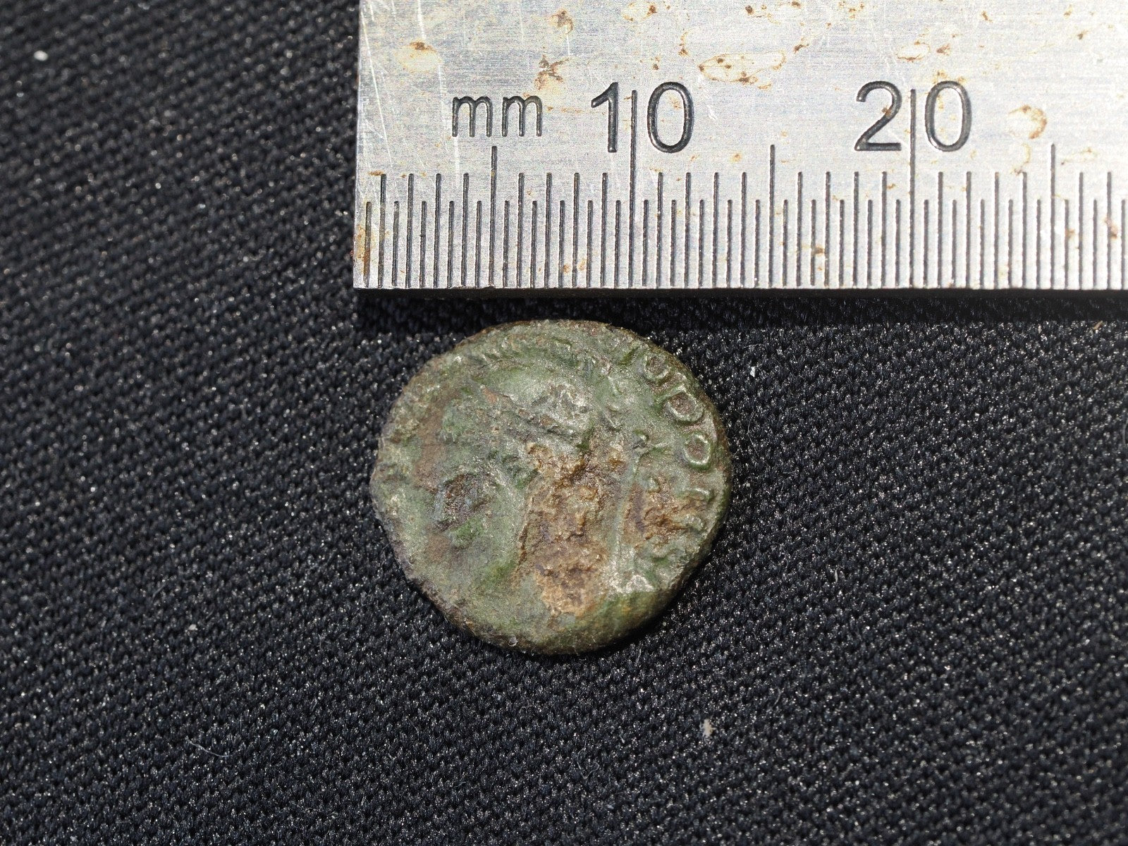 Barbarous  Roman Constantine I -UK find1