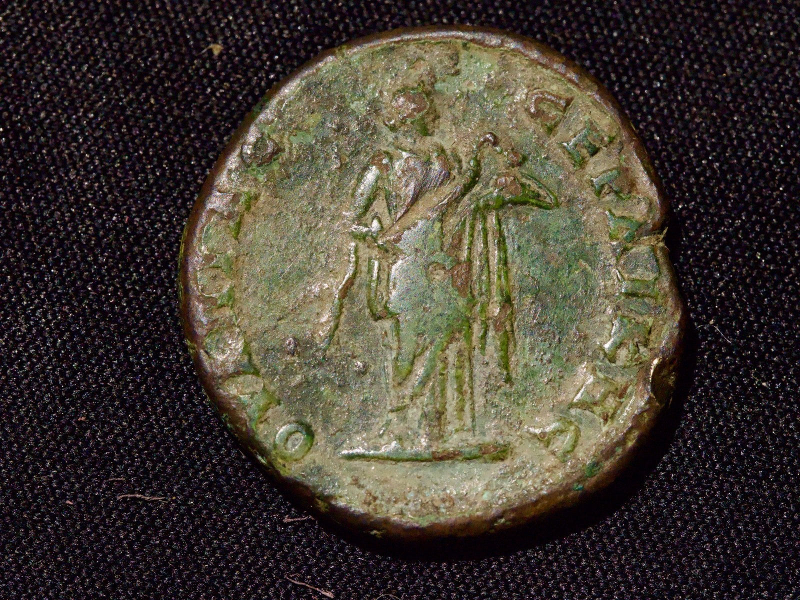 CARACALLA sestertius 29 mm Hygieia standing right feeding serpent from a patera.1