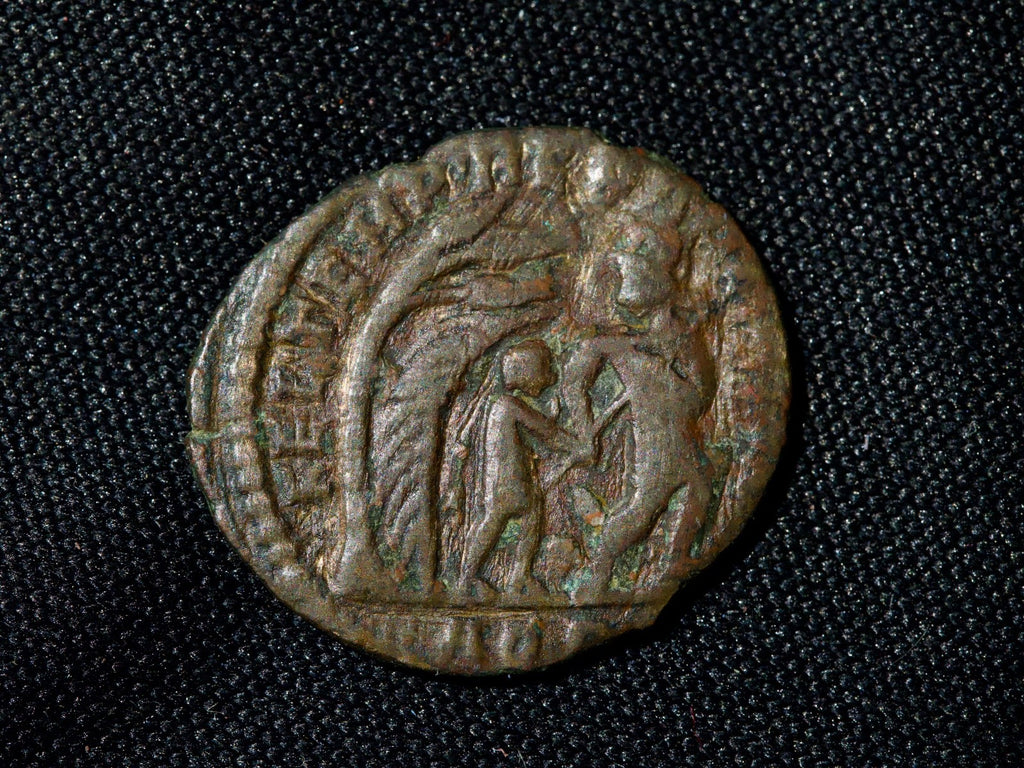 Constans ae 3 soldier dragging captive from hut1