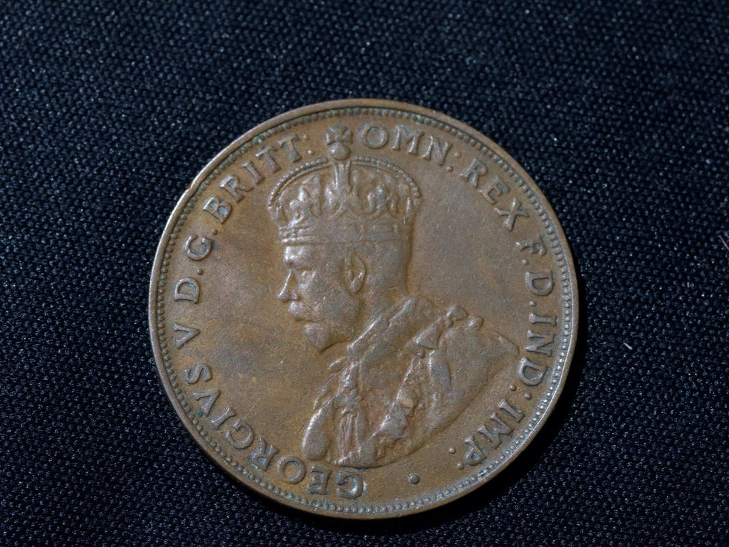 Australia 1920 penny dot over top and under bottom scroll1