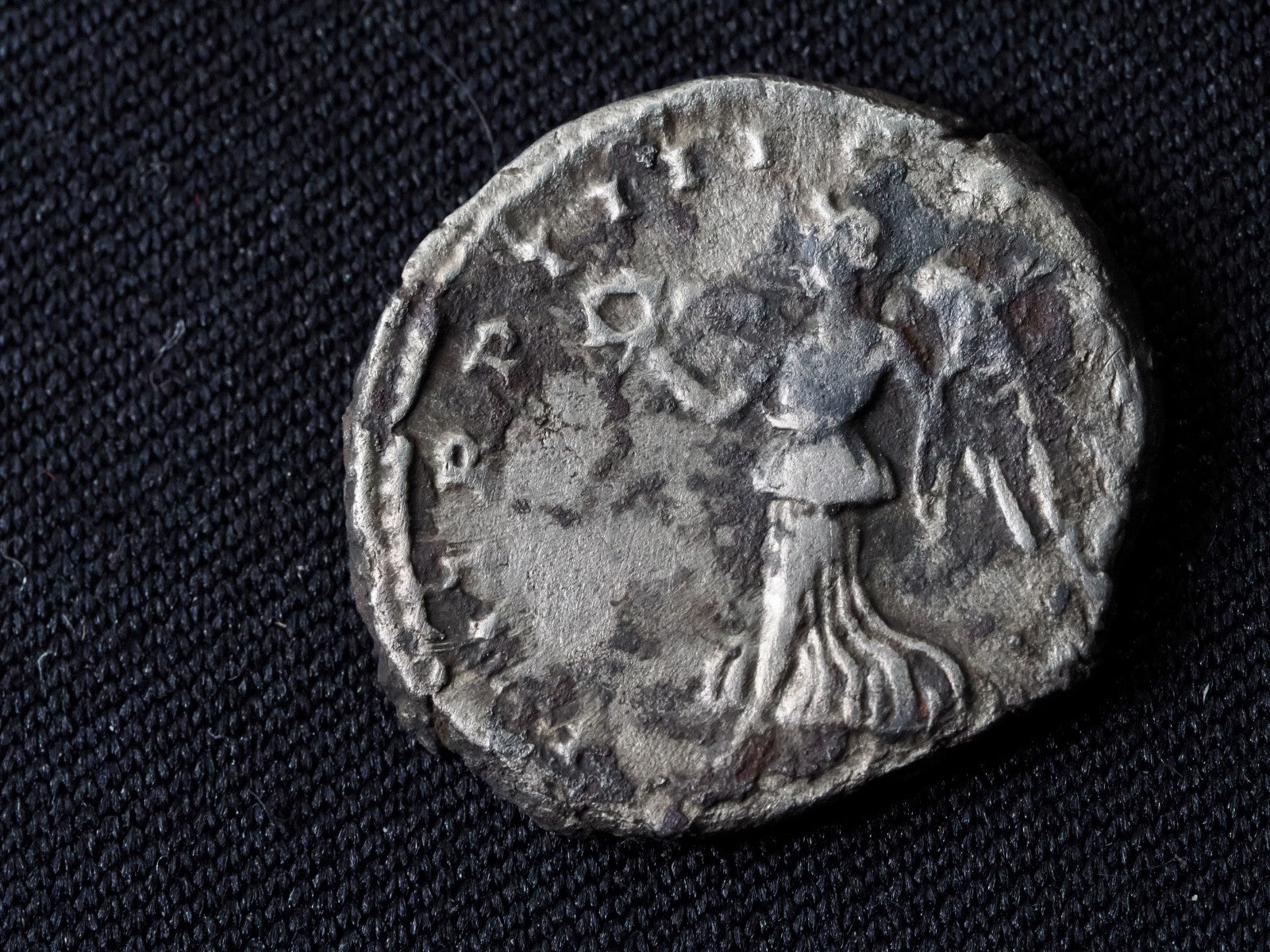 Septimus Severus denarius-Victory reverse.1