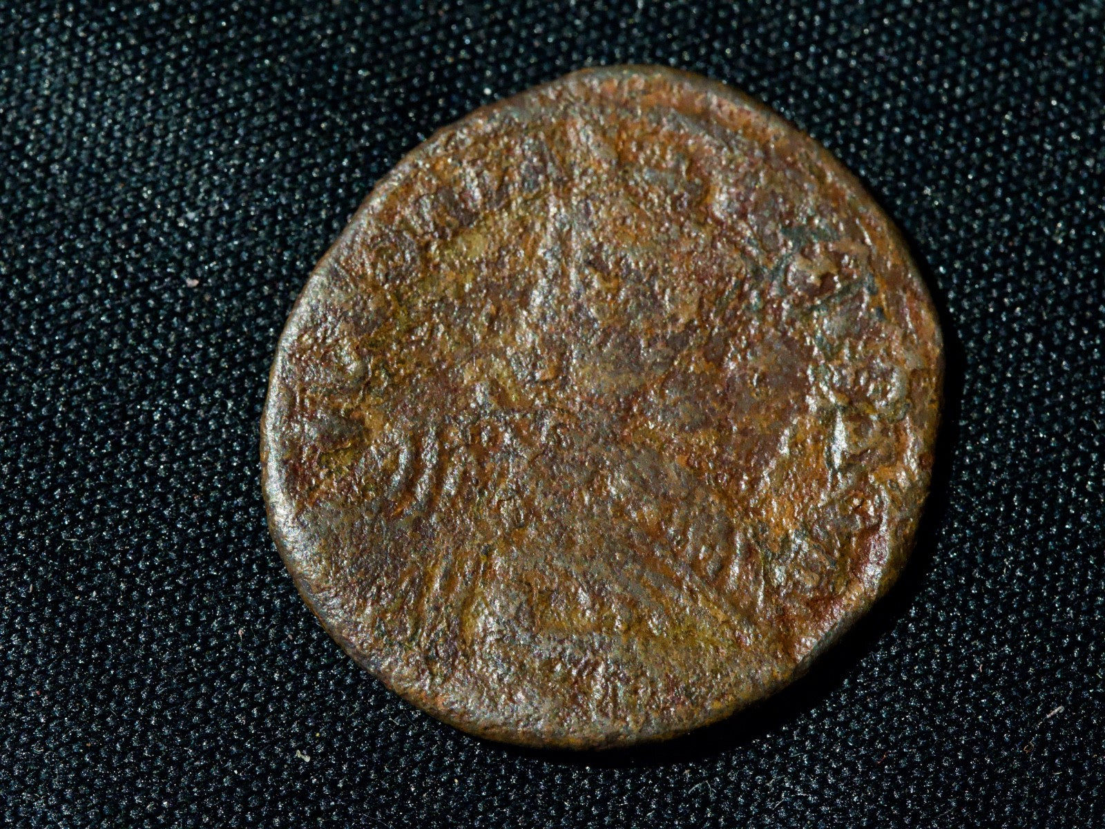 LEO VI, the Wise 886-912 AD.  Follis.1