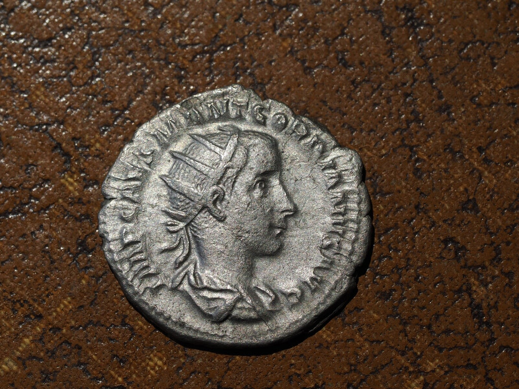 GORDIAN III 239AD. Jupiter and Gordian III0