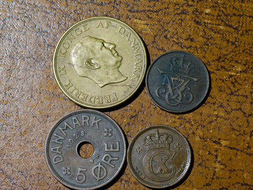 4 coins of Denmark 2 Ore 1912, 1916-5 Ore 1928-2 Krone 19481