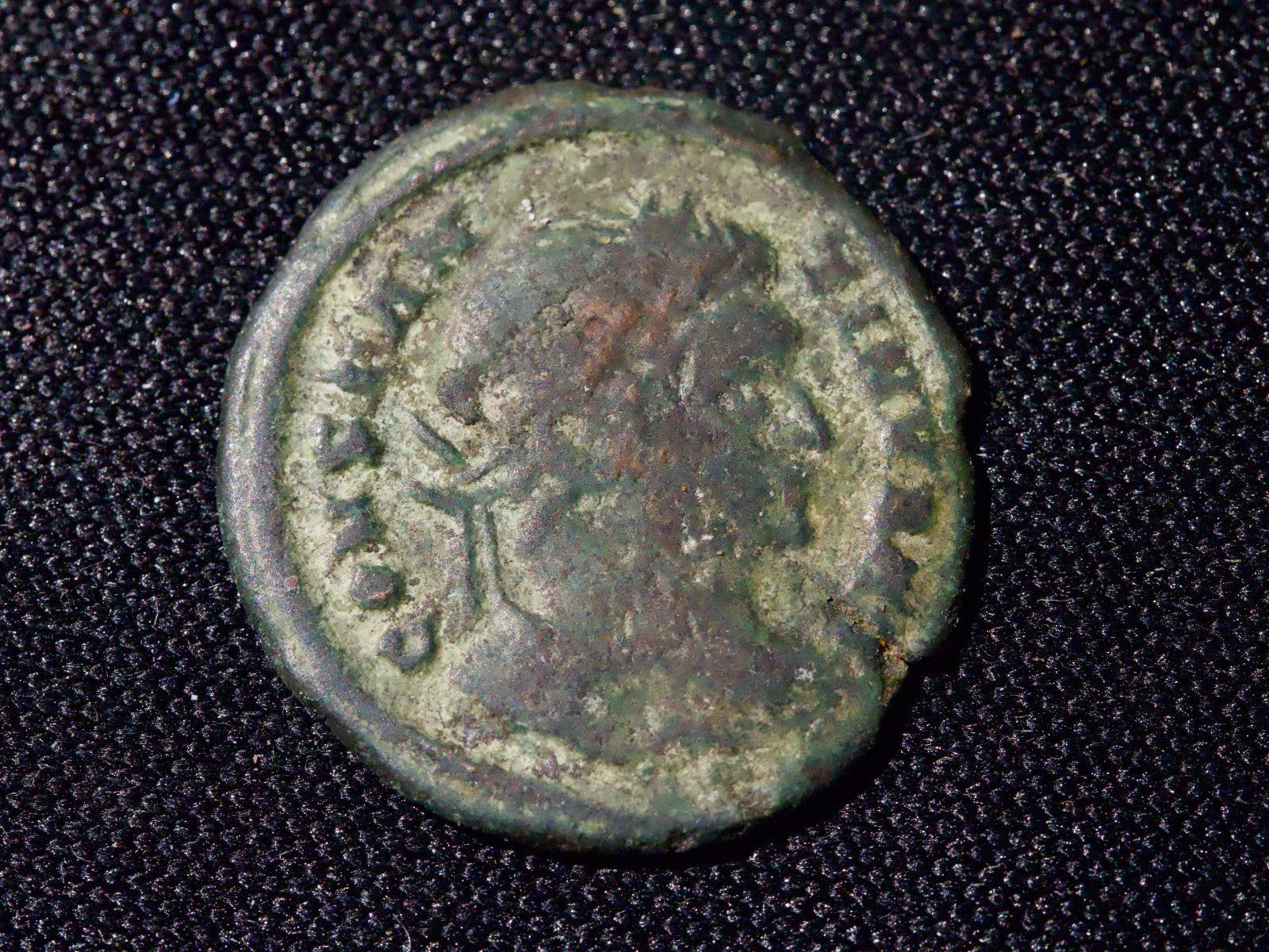 Constantine I Samatia Devicta, nummus 19 mm Victory advancing0