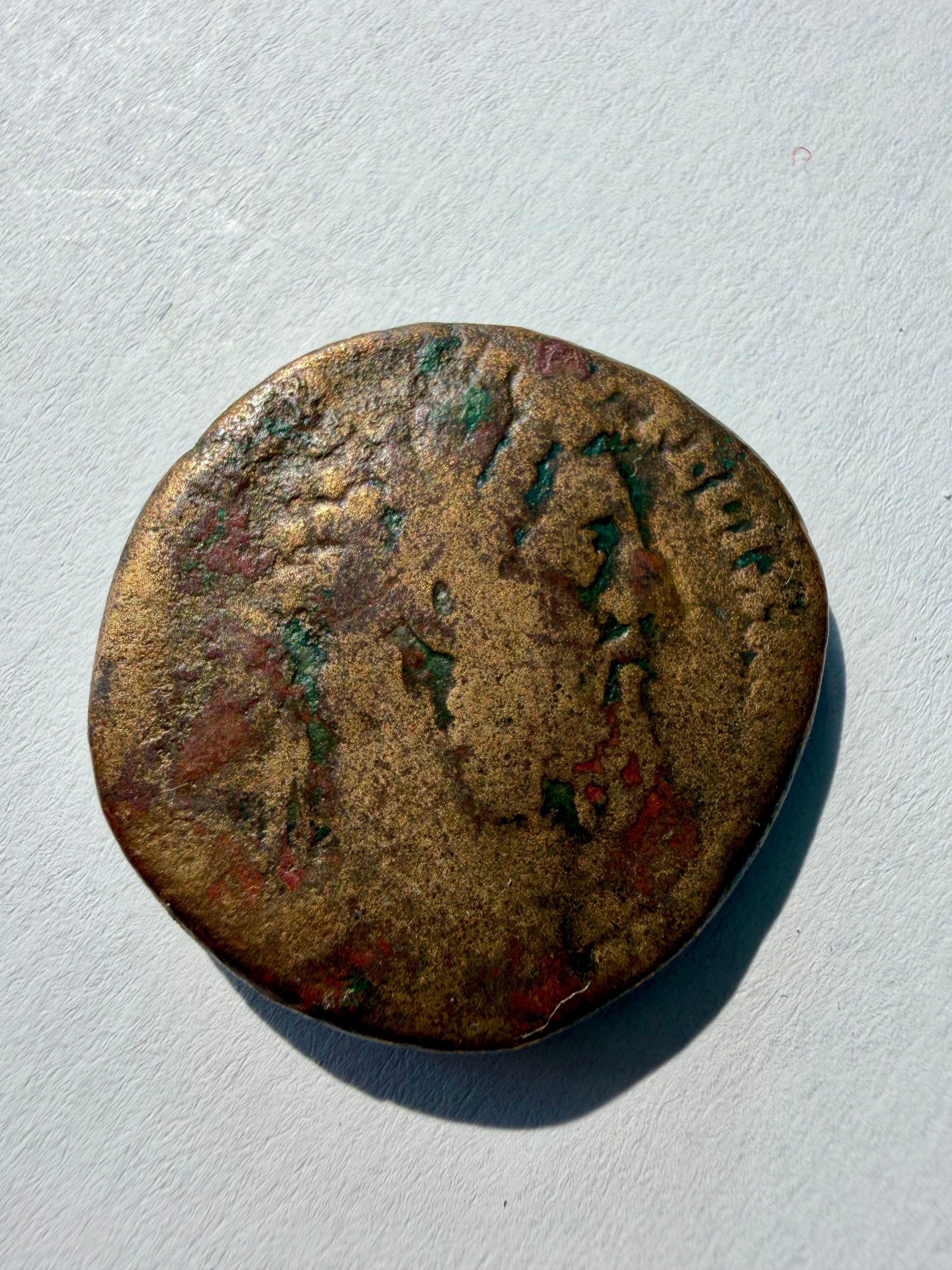 Commodus sestertius. Liberalitas-Commodus seated on chair