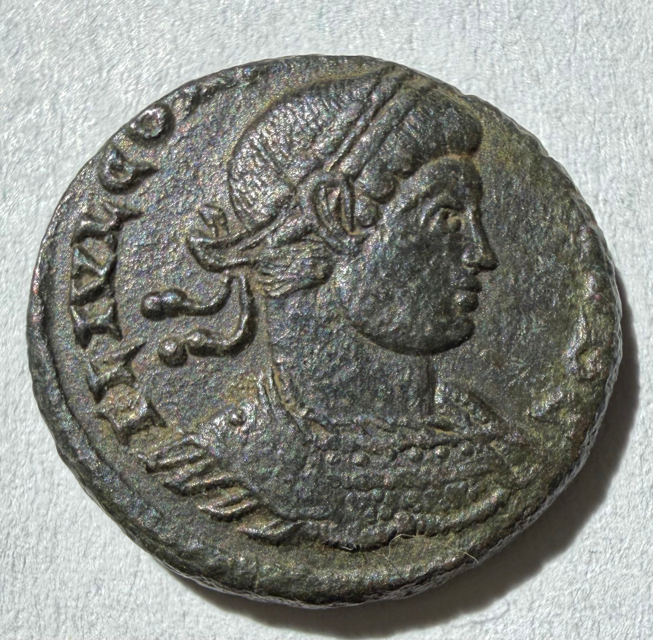 CONSTANTIUS II - ae3 Two soldiers and two standards-no mint in exurgue