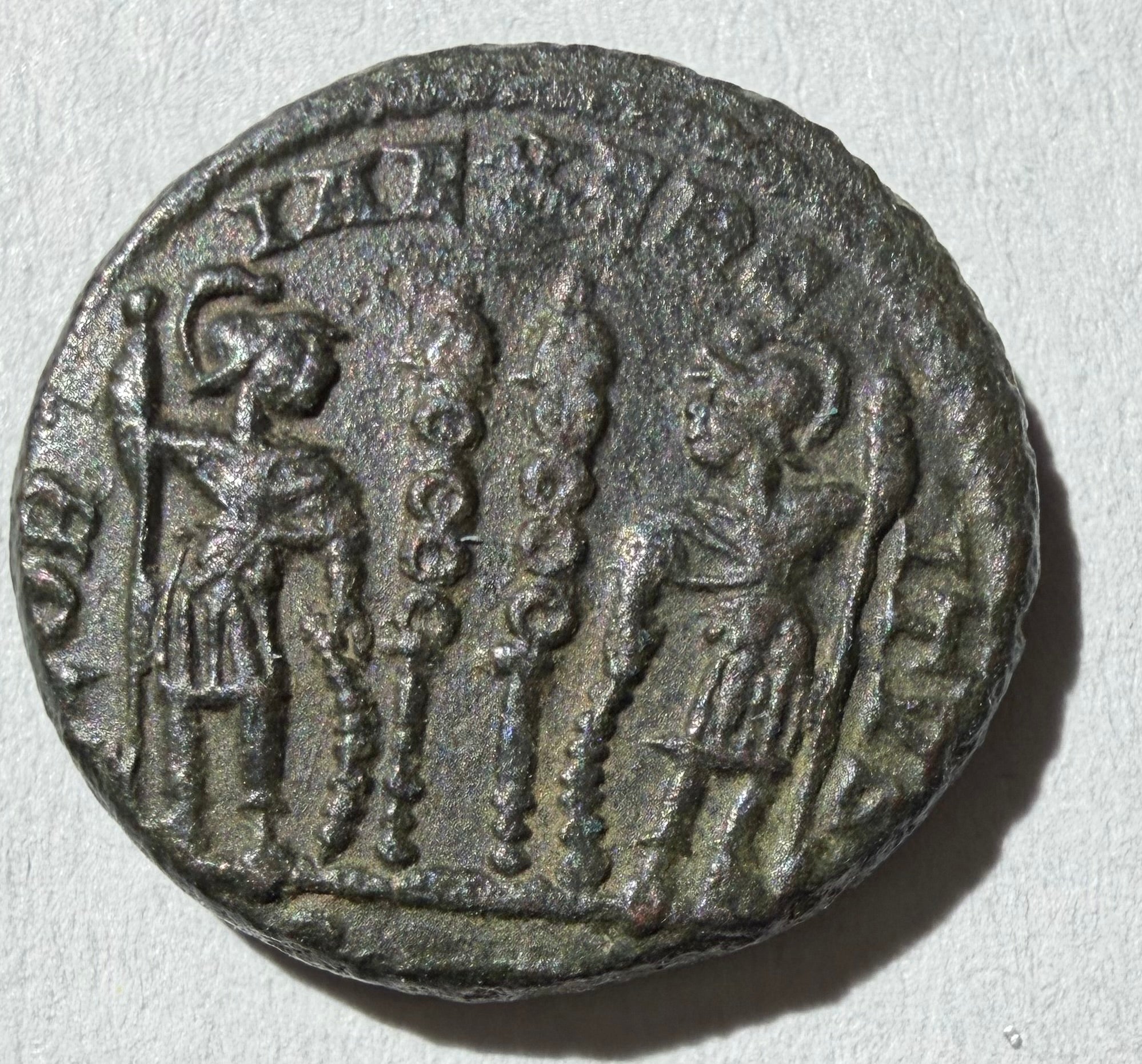 CONSTANTIUS II - ae3 Two soldiers and two standards-no mint in exurgue