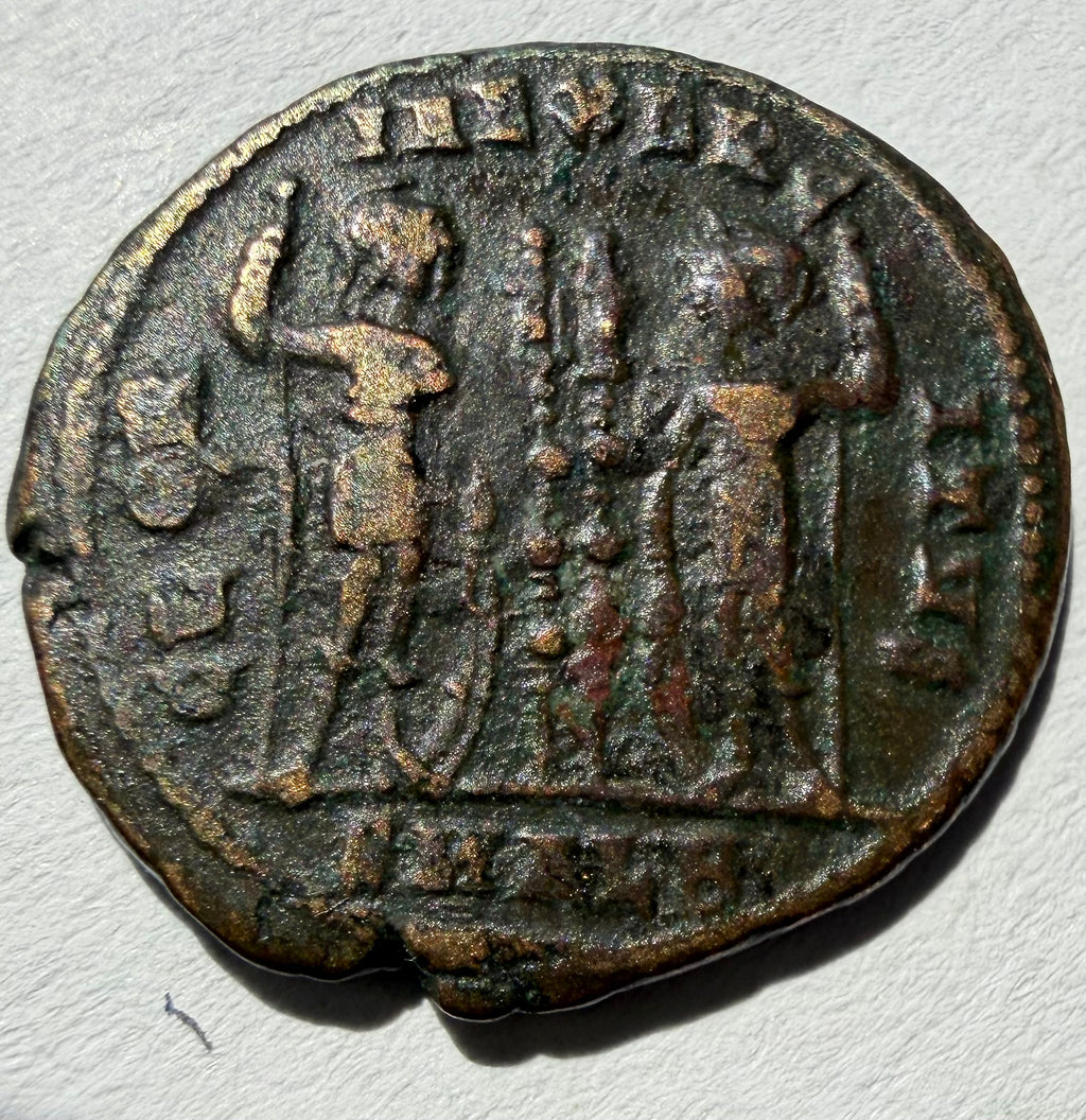 Constantine I ae3 /4 2 soldiers 2 standards-SMALA