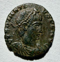 Constantius II 347-348AD 2 Victories facing M in between