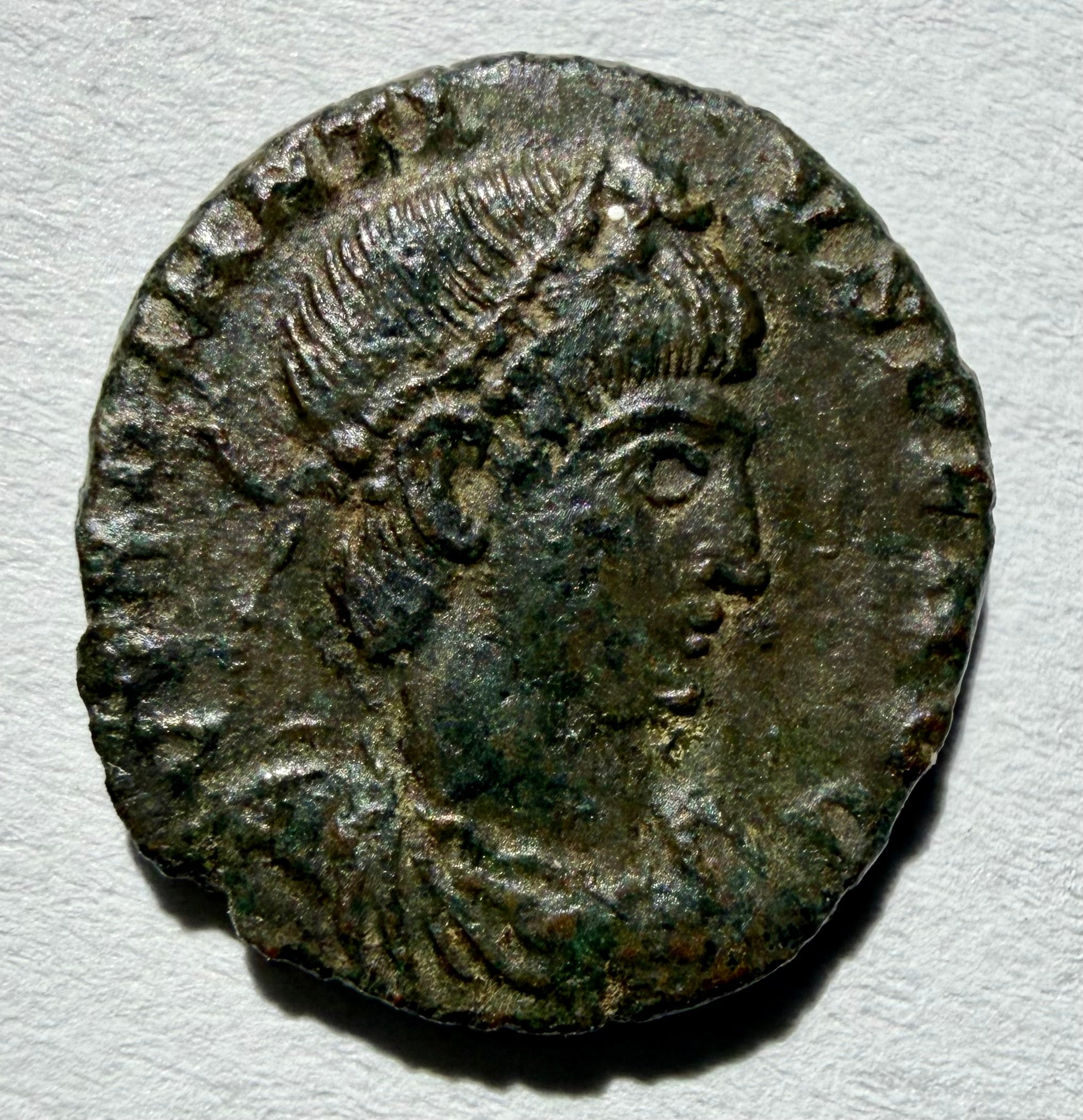 Constantius II 347-348AD 2 Victories facing M in between