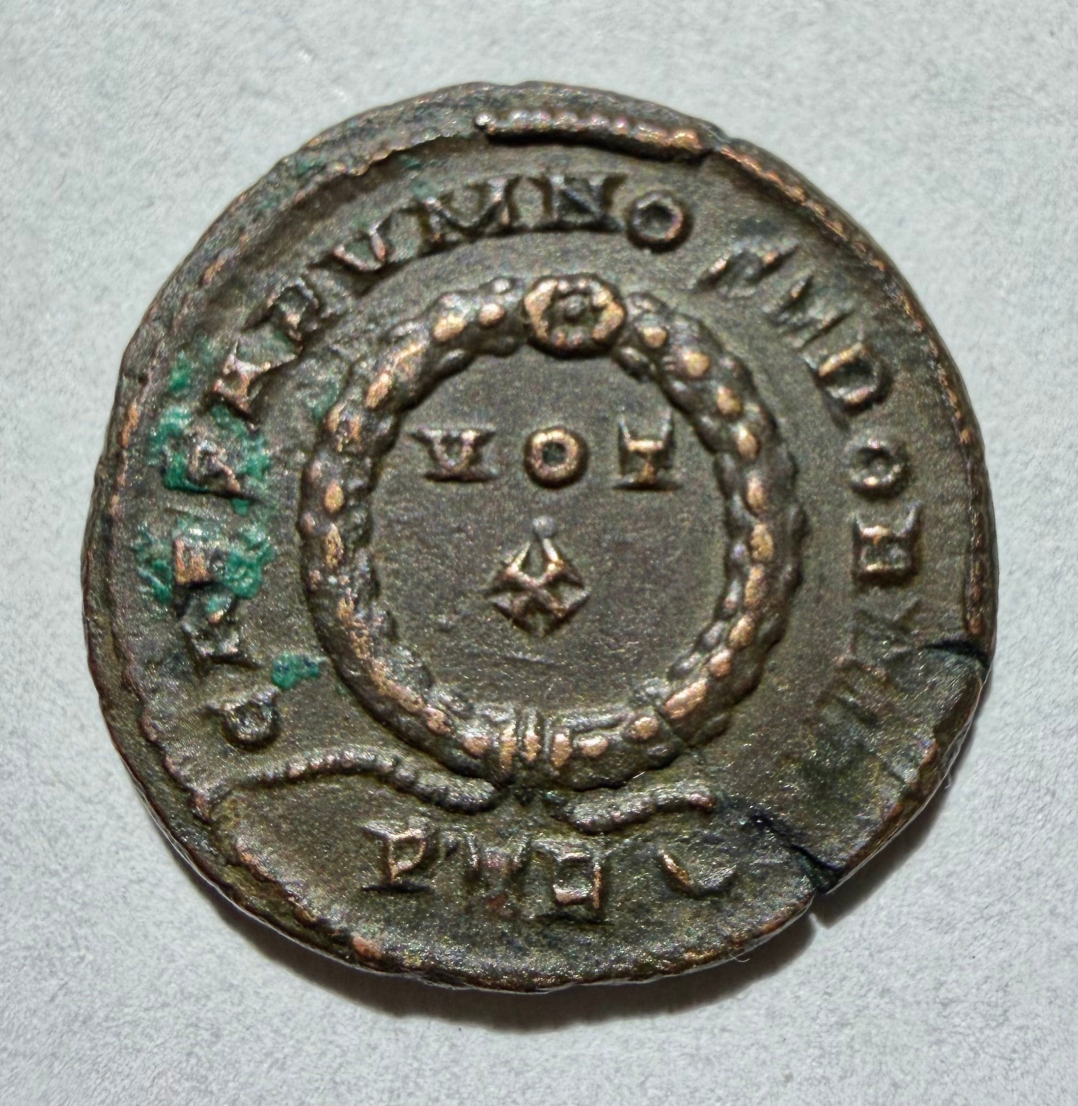 Crispus ae3 Altar Vot X