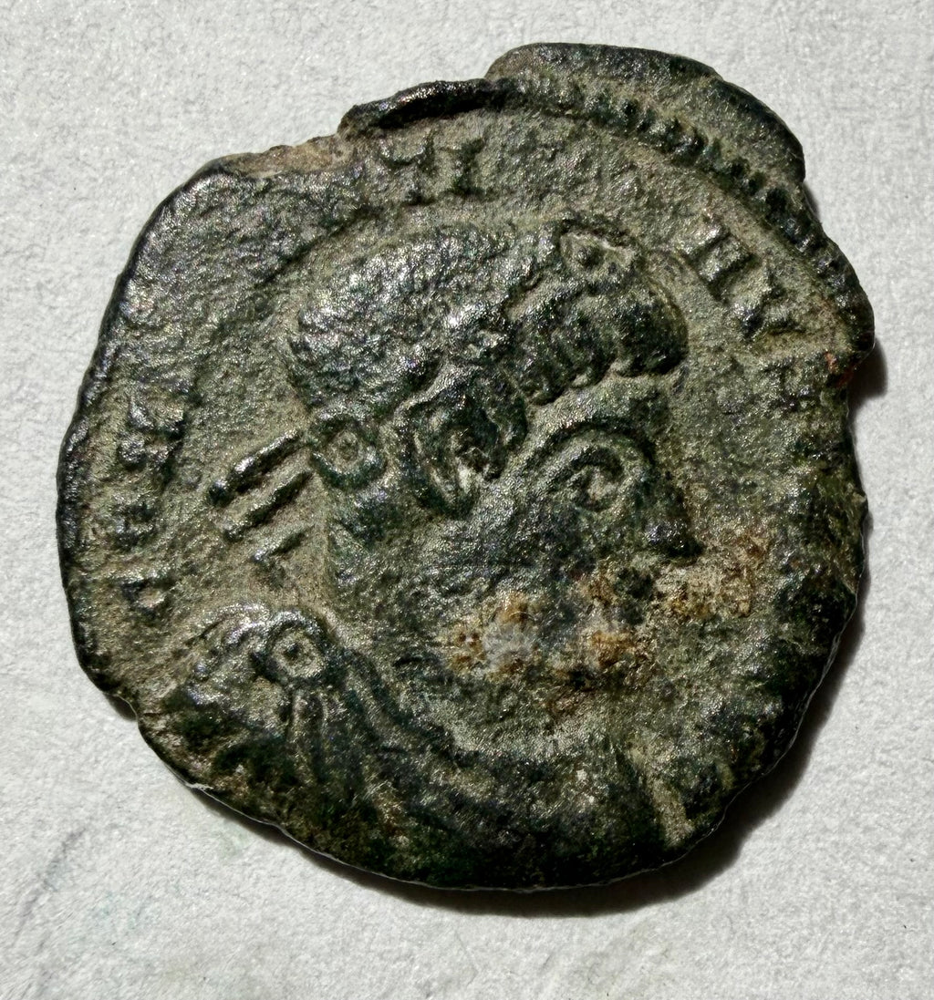 Constantine I ae3/4-2 soldiers 1 standard