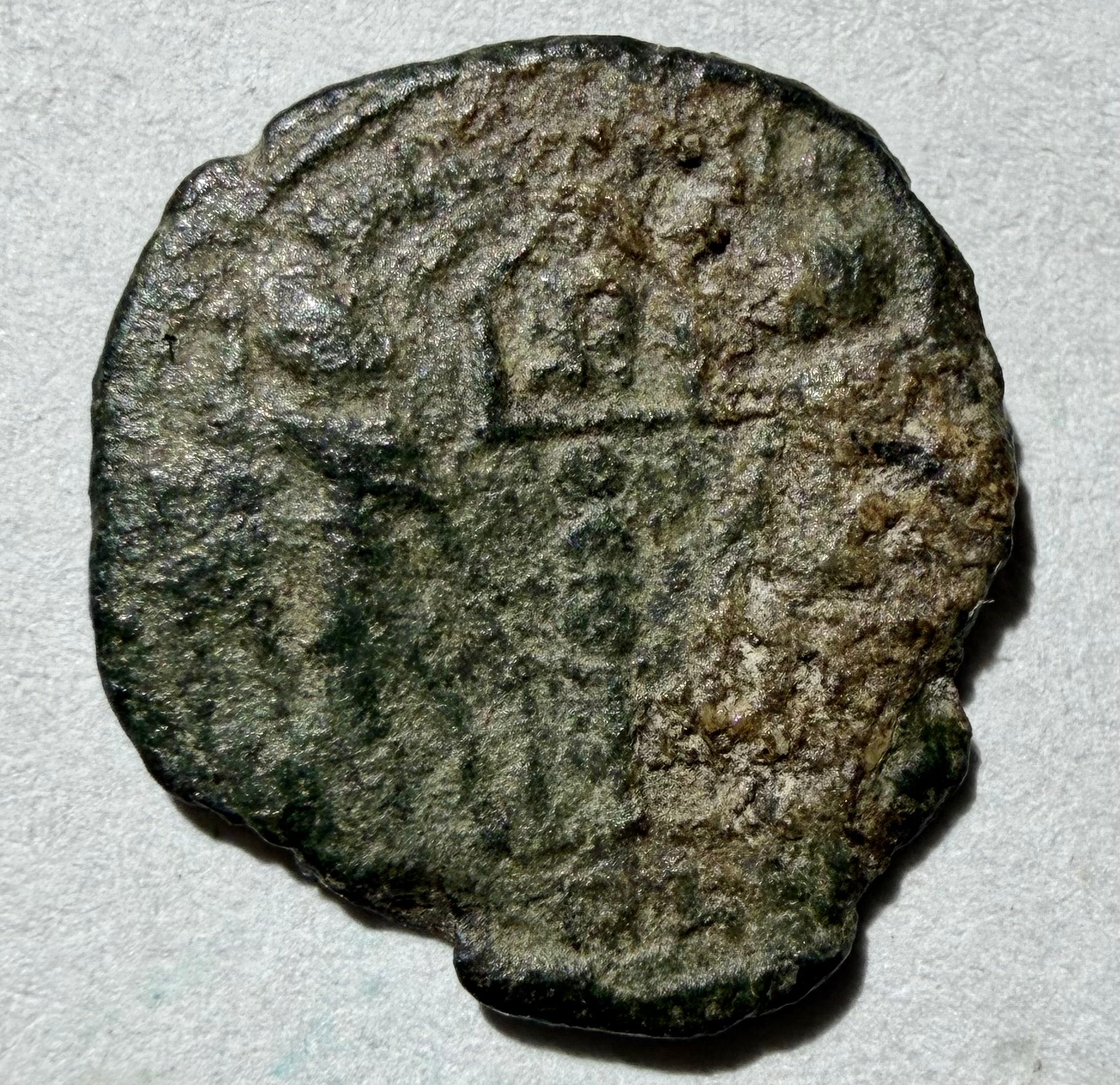 Constantine I ae3/4-2 soldiers 1 standard
