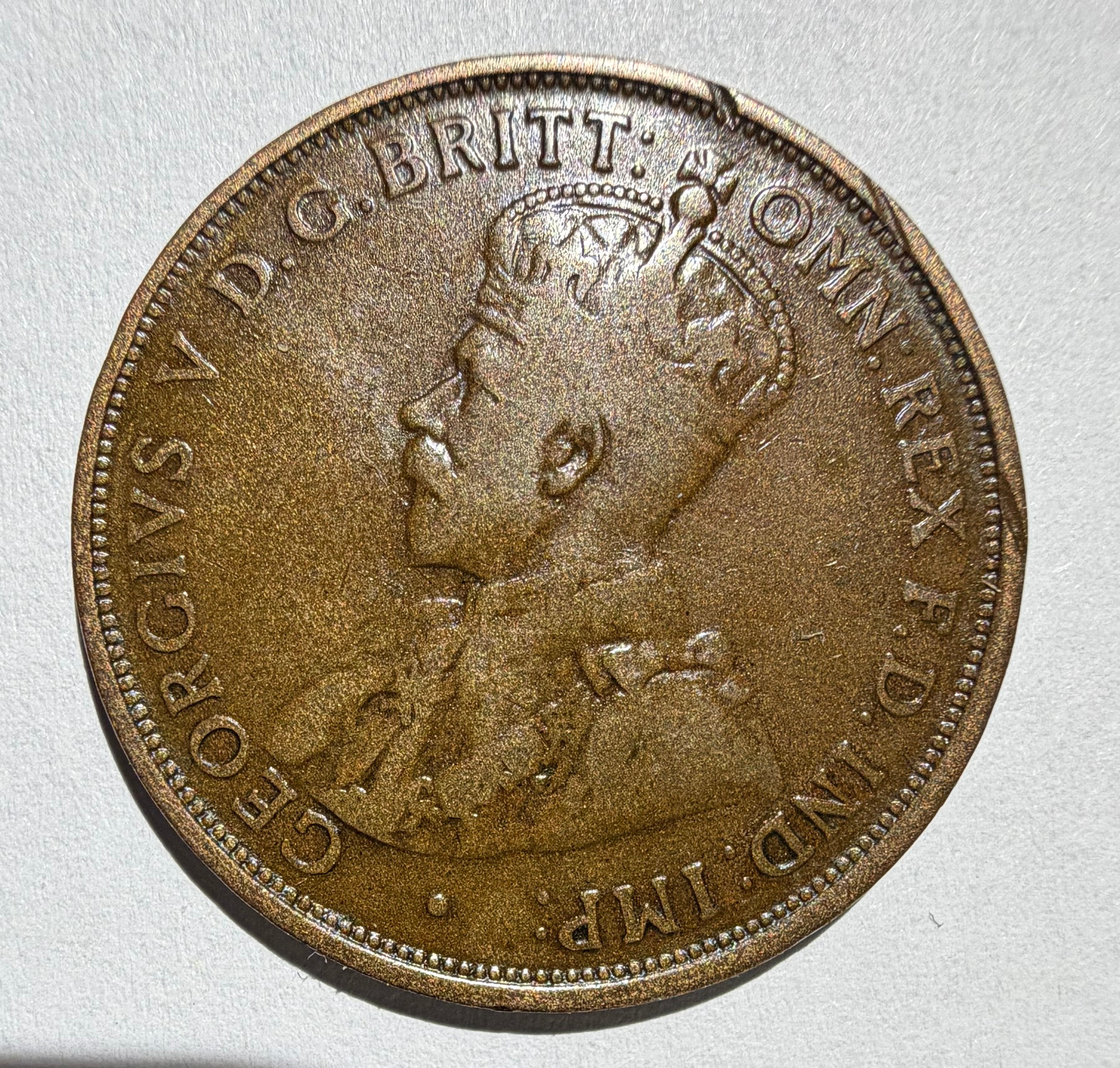 Australia 1913 penny-post mint damage or minting error?