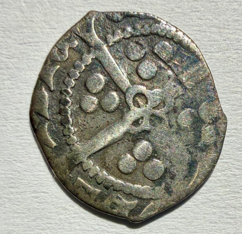 Edward IVr penny, pellet above each shoulder-Dublin mint.