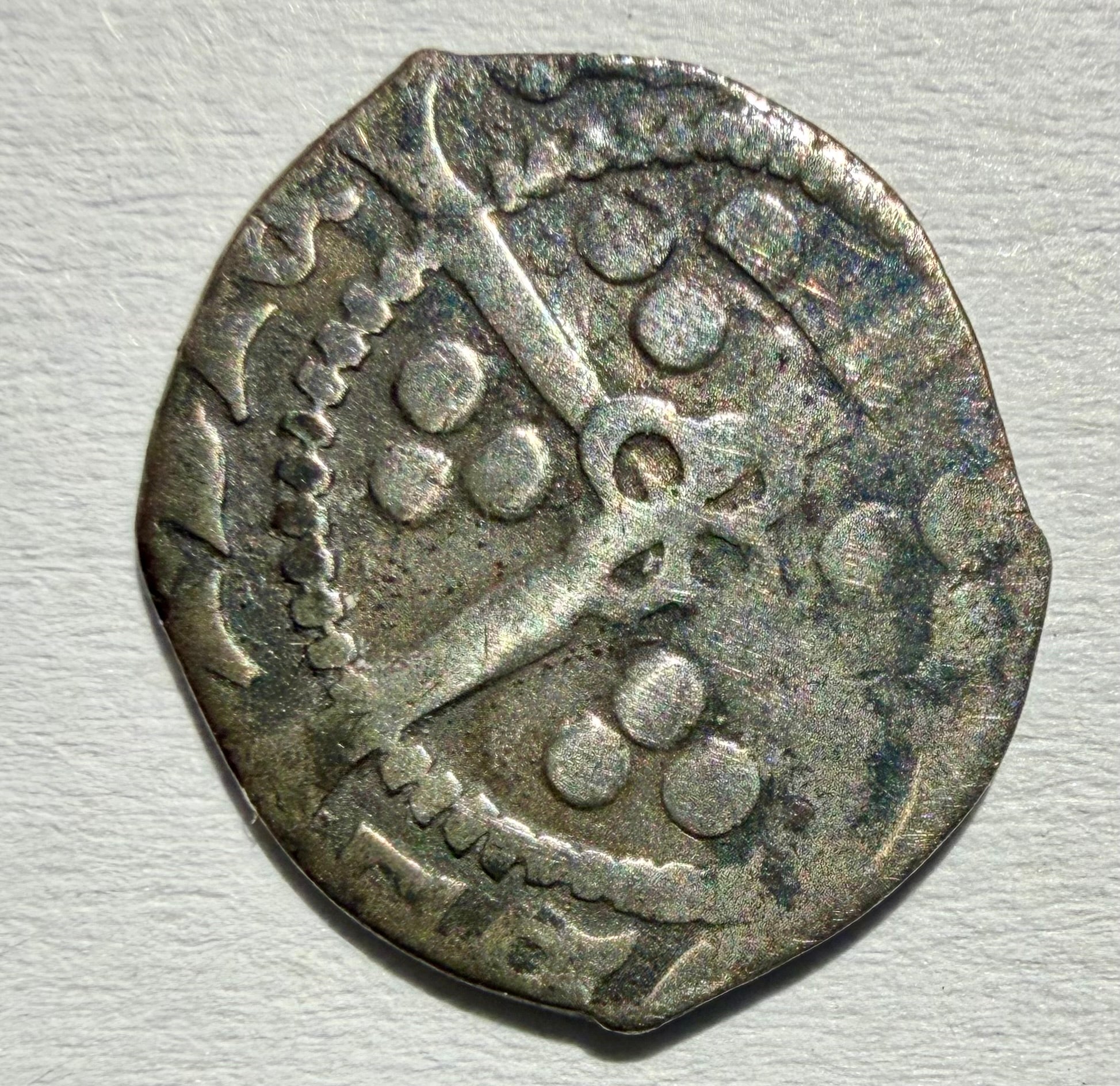 Edward IVr penny, pellet above each shoulder-Dublin mint.